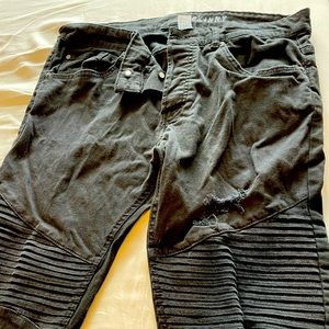 Men’s black denim ripped distressed jeans
